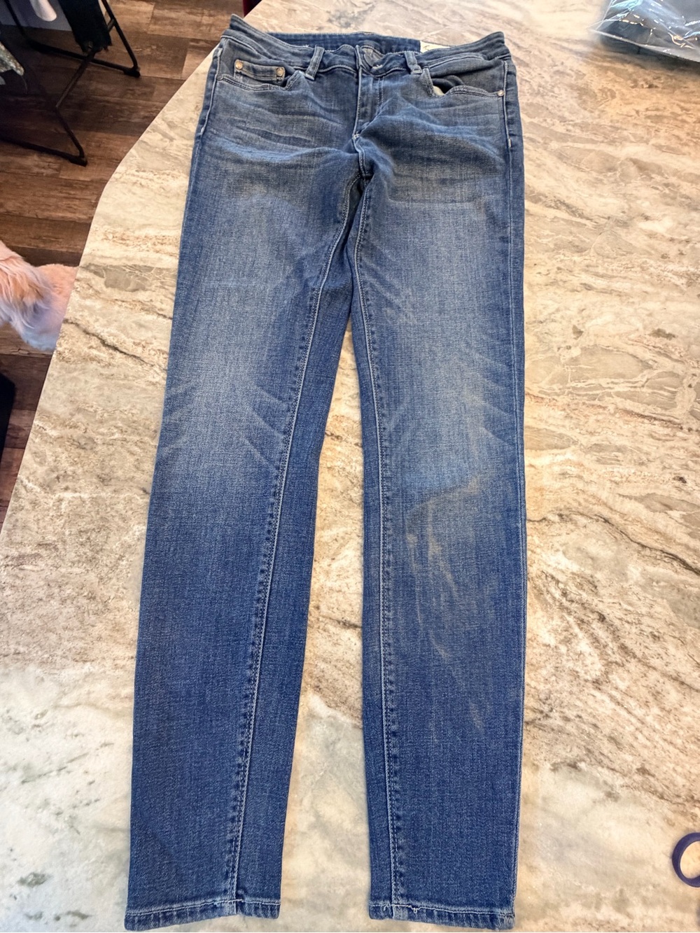 Two by Vince Camuto Medium Wash Straight Leg Jeans Size 28/6